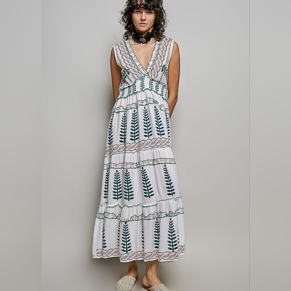 POL Floral Embroidered Sleeveless Tiered Dress w Smocked Waistband sz Small